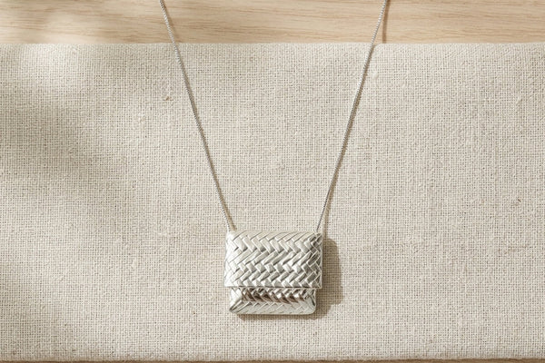The New Minimalist: Why the Silver Aurielle is Your 2026 Style Anchor