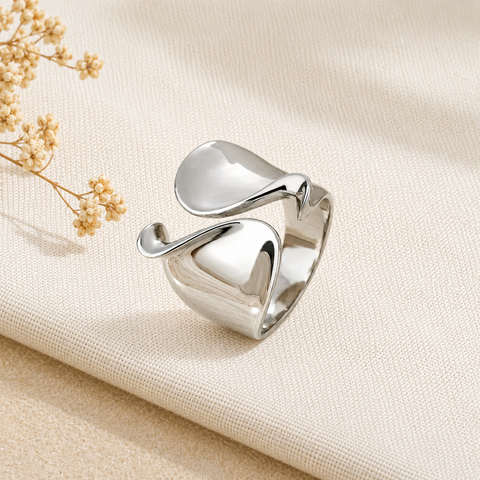 Serenity Curve Ring
